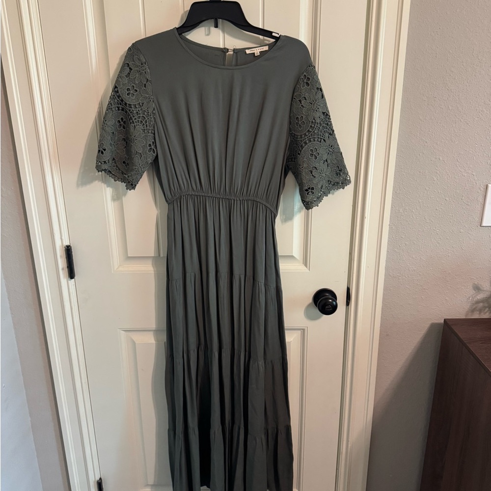 Tea n Rose Green A-Line Midi Dress